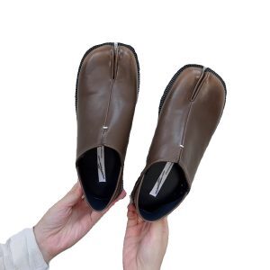 Trendy High-End Split-Toe Loafers for Autumn 2023 in British Style with Brushed Finish - Chic Fashion Statement Shoes