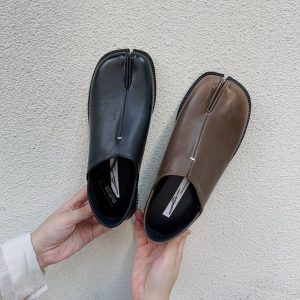 Trendy High-End Split-Toe Loafers for Autumn 2023 in British Style with Brushed Finish - Chic Fashion Statement Shoes