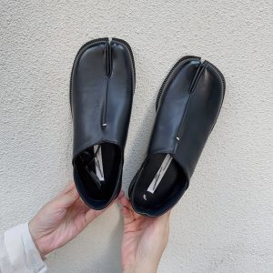 Trendy High-End Split-Toe Loafers for Autumn 2023 in British Style with Brushed Finish - Chic Fashion Statement Shoes