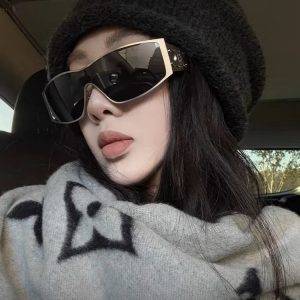 Trendy One-Piece Metallic Sunglasses for Women – High-End European & American Style, Flattering for Round & Square Faces