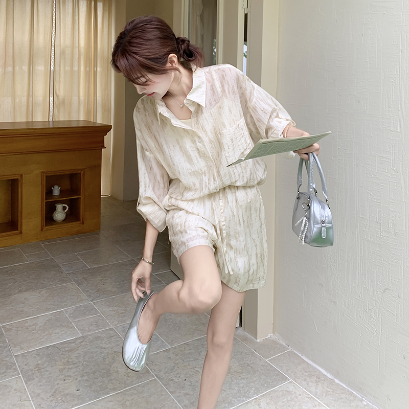 Trendy Relaxed Fit Shirt and Shorts Set for Women - Summer 2025 Two-Piece Outfit, Stylish and Age-Reducing Fashion Look