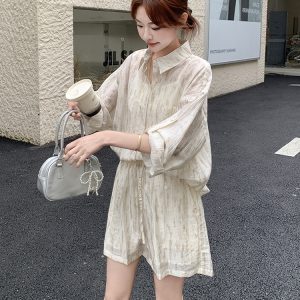 Trendy Relaxed Fit Shirt and Shorts Set for Women - Summer 2025 Two-Piece Outfit, Stylish and Age-Reducing Fashion Look