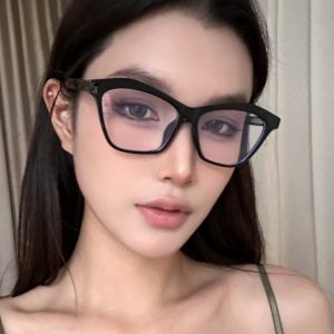 Trendy Retro Cat-Eye Glasses for Women - Multi-Faceted Black Frame, Ideal for Myopia, Flattering for Round & Square Faces