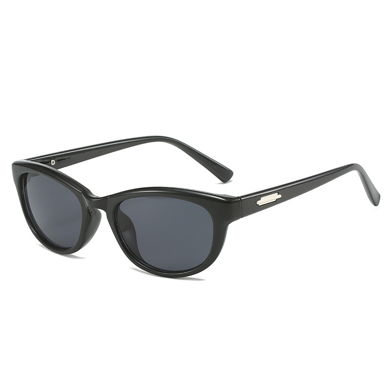 Trendy Retro Small Frame Black Sunglasses for Women - UV Protection, European American Style, Chic Fashion Accessory