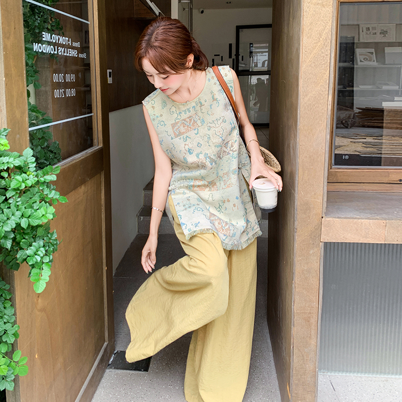 Trendy Sleeveless Tassel Split Top and Wide-Leg Pants Set for Women – Summer 2025 Fashion, Age-Reducing Two-Piece Outfit