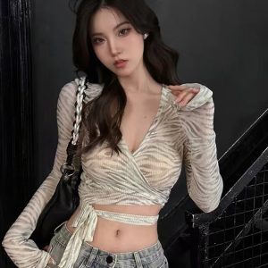 Trendy Striped Jazz Dance Top for Women, K-Pop Inspired Music Festival Performance Outfit, Stylish Cover-Up for Girls