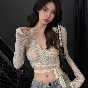 Trendy Striped Jazz Dance Top for Women, K-Pop Inspired Music Festival Performance Outfit, Stylish Cover-Up for Girls
