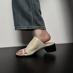 Ultra-Soft Sheepskin Thong Sandals for Women with Chunky Heel and One-Strap Design - Summer Outdoor Fashion 2023