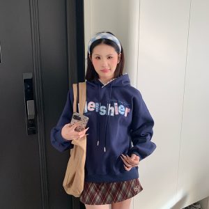 Unisex Casual Hoodie with Bow Tie Letter Patch Embroidery, Loose Fit American Style Sweatshirt for Spring and Autumn Fashion