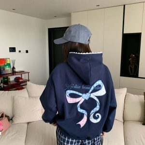 Unisex Casual Hoodie with Bow Tie Letter Patch Embroidery, Loose Fit American Style Sweatshirt for Spring and Autumn Fashion