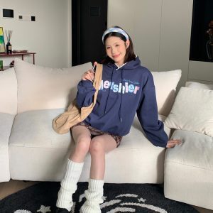 Unisex Casual Hoodie with Bow Tie Letter Patch Embroidery, Loose Fit American Style Sweatshirt for Spring and Autumn Fashion