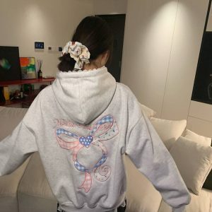 Unisex Casual Hoodie with Bow Tie Letter Patch Embroidery, Loose Fit American Style Sweatshirt for Spring and Autumn Fashion