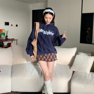 Unisex Casual Hoodie with Bow Tie Letter Patch Embroidery, Loose Fit American Style Sweatshirt for Spring and Autumn Fashion