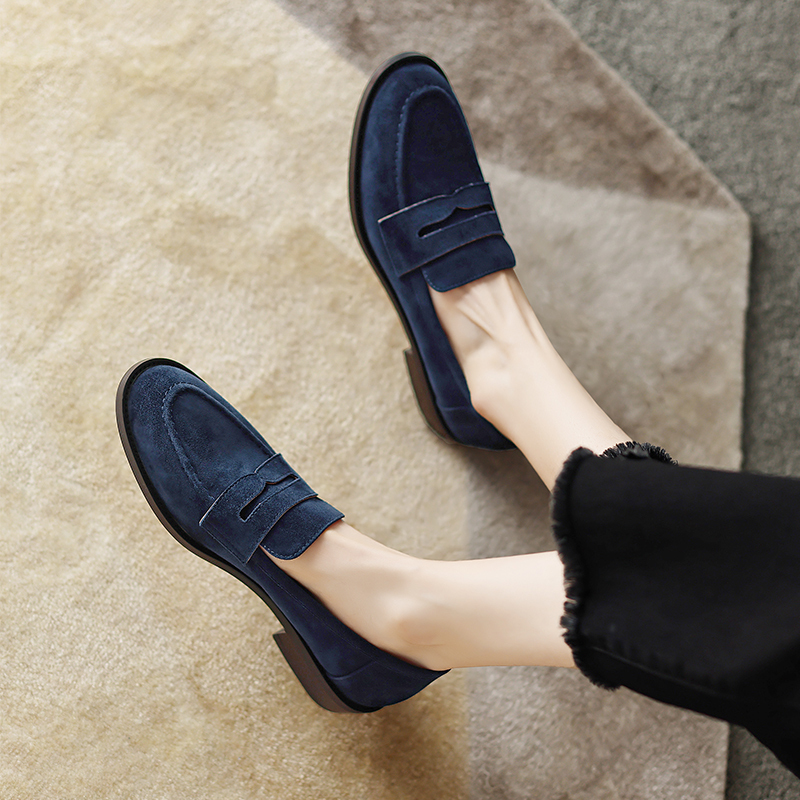Versatile Genuine Leather Retro Commuting Loafers Slip-On Flat Shoes for Women - Stylish Moccasins for Everyday Wear
