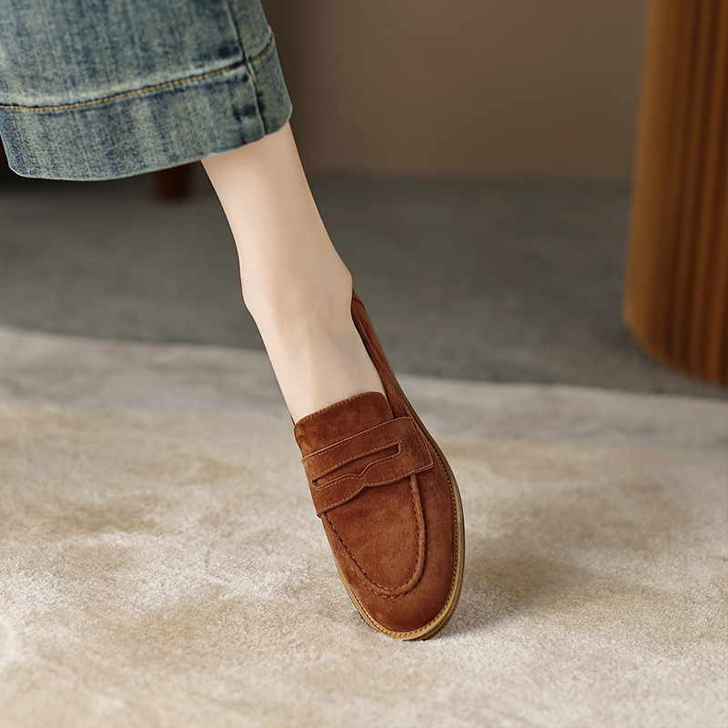 Versatile Genuine Leather Retro Commuting Loafers Slip-On Flat Shoes for Women - Stylish Moccasins for Everyday Wear