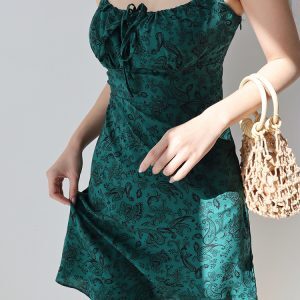 Vintage Dark Green Floral V-Neck Slip Dress - Sensual Waist-Defining Design for Young Women - Perfect for Vacation and 90s Style