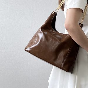 Vintage Fashion Women's Tote Bag - Large Capacity Commuter Shoulder Handbag with Chain Detail - Stylish 2025 Design
