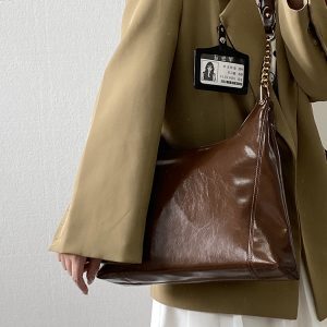 Vintage Fashion Women's Tote Bag - Large Capacity Commuter Shoulder Handbag with Chain Detail - Stylish 2025 Design
