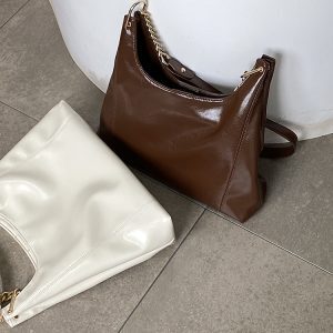 Vintage Fashion Women's Tote Bag - Large Capacity Commuter Shoulder Handbag with Chain Detail - Stylish 2025 Design
