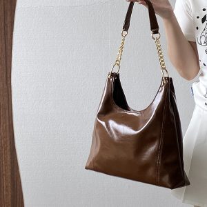 Vintage Fashion Women's Tote Bag - Large Capacity Commuter Shoulder Handbag with Chain Detail - Stylish 2025 Design