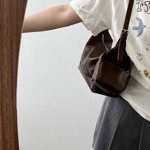 Vintage High-End Women's Crossbody Bag - Stylish Underarm Handheld Shoulder Bag for Commuter Chic, Niche Fashion 2025