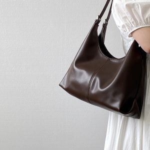 Vintage High-End Women's Tote Bag - Large Capacity Commuter Handheld Shoulder Bag for Professional Use