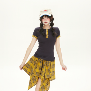 Vintage Red Plaid Patchwork Short Sleeve Crop Top T-Shirt for Women - Sexy Summer Style, Unique Fit, Trendy Fashion