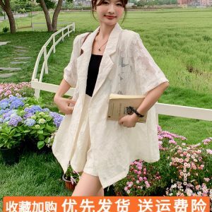 White Short-Sleeve Suit Set for Women - Stylish Summer Outfit, High-Quality Professional Shorts, Trendy OOTD