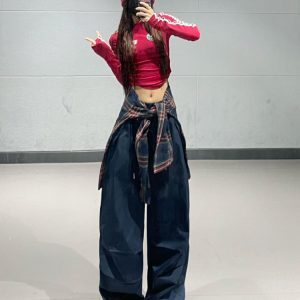 Wine Red Striped Jazz Dance Outfit: Retro Short Tight Top with Navy Quick-Dry Cargo Pants for 90s Inspired Style