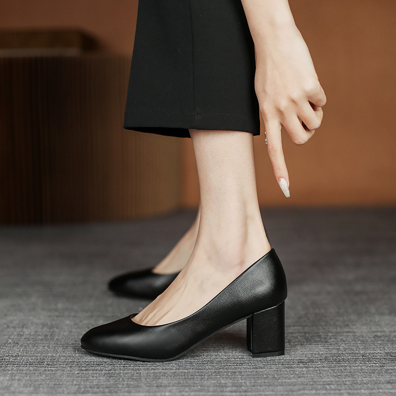 Women's Black Chunky Heel Flat Shoes - 5cm & 3cm Low Soft Sole Round Toe - Stylish Nurse & Interview Shoes for Flight Attendants