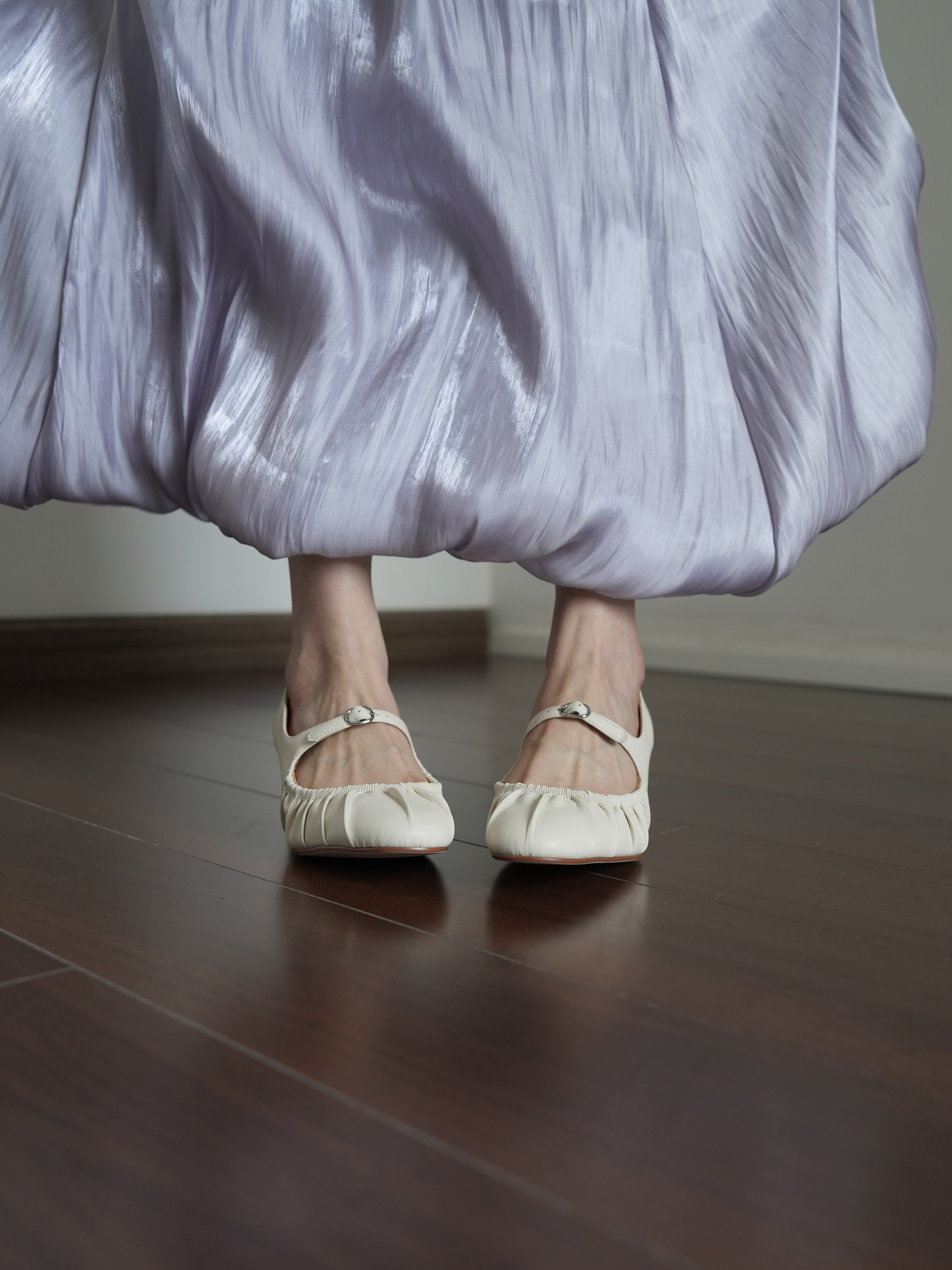 Women's Chunky Heel Mary Jane Shoes - Small Round Toe, Shallow Mouth, All-Season Flats in Gold and Silver for Spring Style