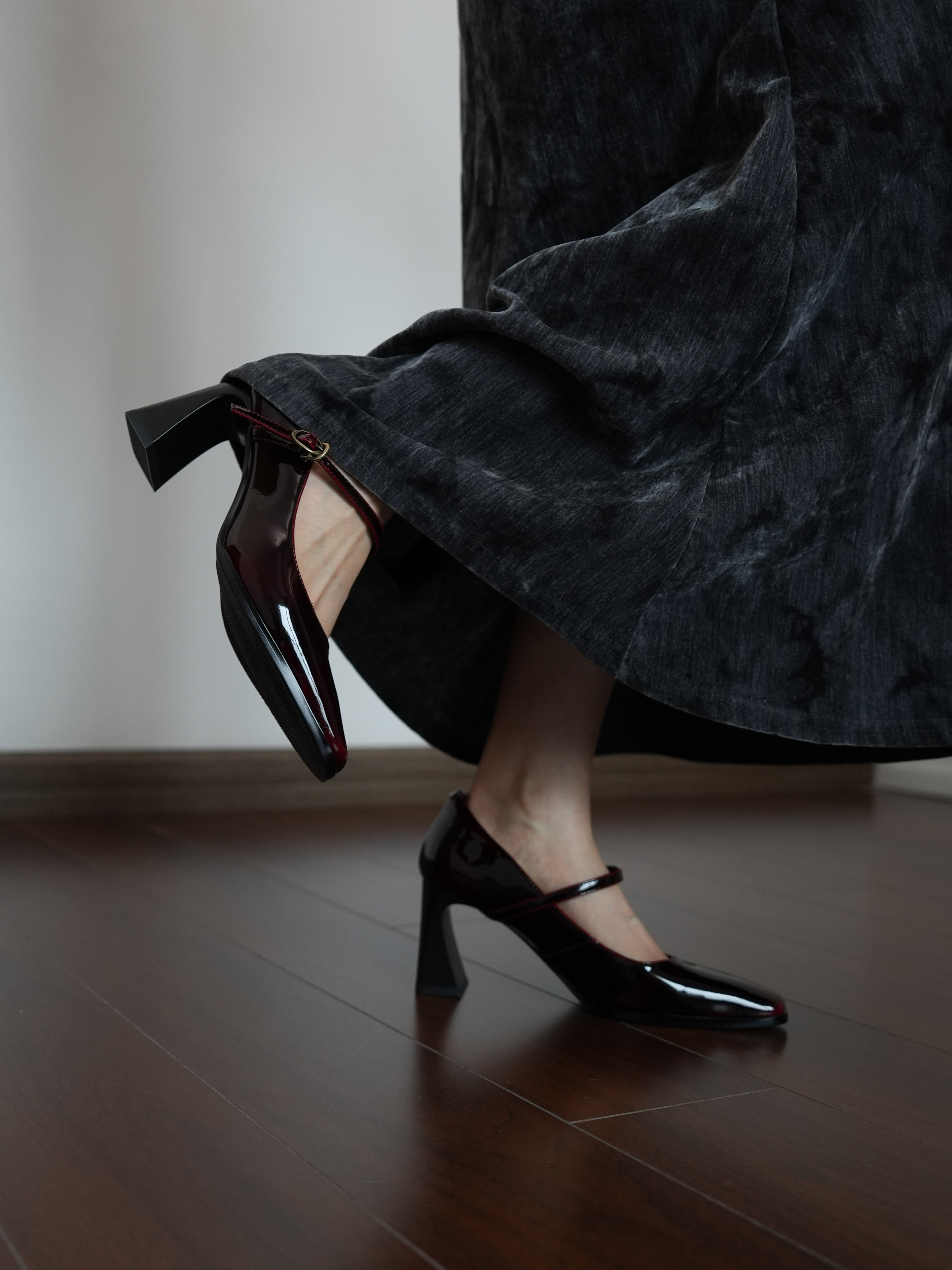 Women's Chunky High Heel Mary Jane Shoes - Minimalist Square Toe Shallow Mouth One-Strap Design, Elegant New Style