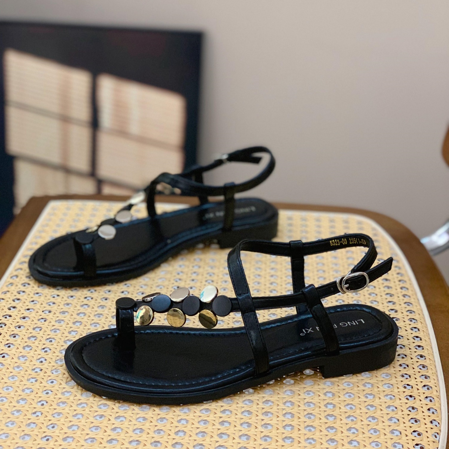 Women's Comfortable Flat Toe-Post Sandals - 2025 Summer Style, Versatile Open-Toe One-Strap Design, Fashionable and Chic