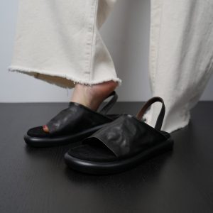 Women's Comfortable Leather Flat Casual Sandals - Thick-Soled Open-Toe Beach Shoes for Summer Vacation Travel
