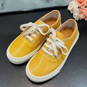 Women's Genuine Leather Casual Sneakers - Retro Lace-Up Minimalist Skate Shoes, 2025 Spring Hong Kong Style, Versatile White Footwear
