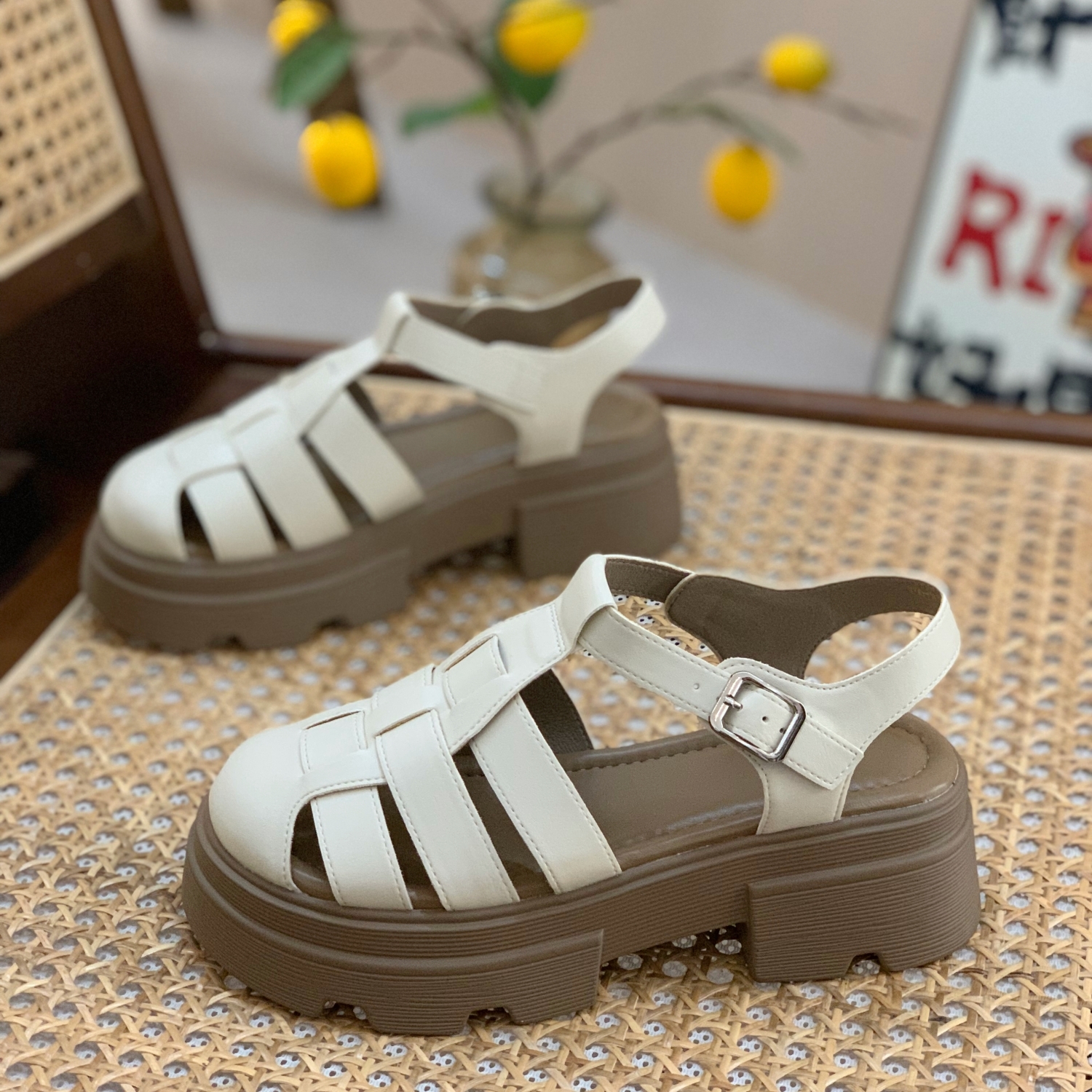 Women's Hollow Woven Roman Sandals 2025 - Breathable Thick-Soled Beach Shoes for Summer, Stylish Pig Cage Design