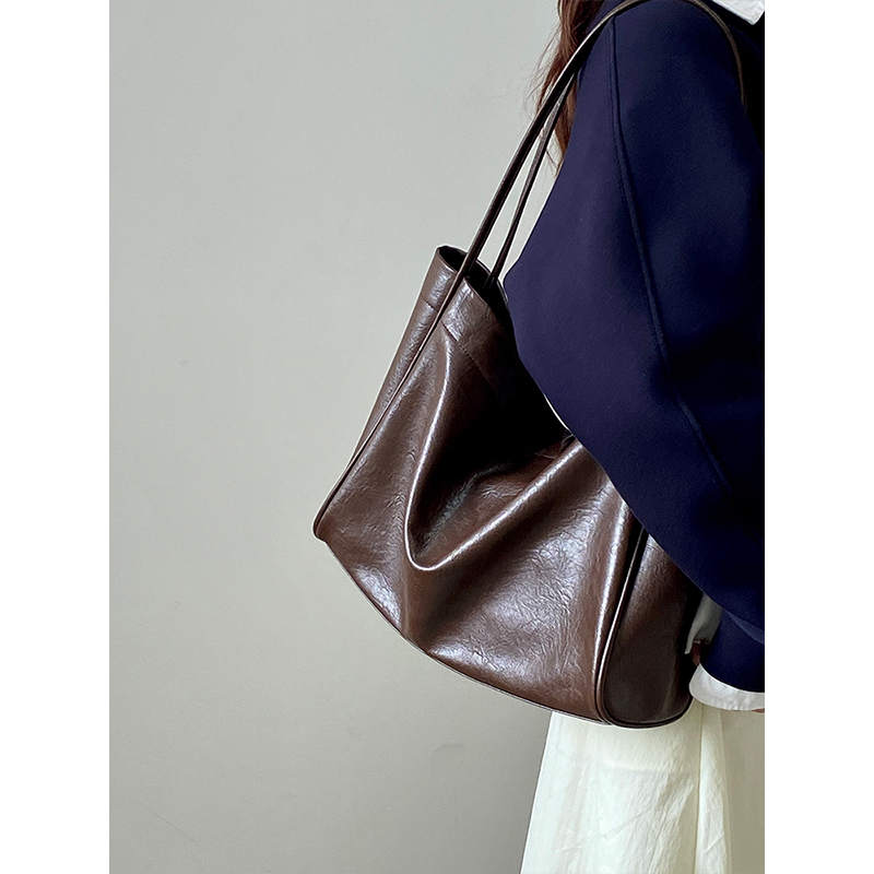 Women's Large Capacity Shoulder Tote Bag - Versatile Commuting Style, Niche Design for Everyday Use