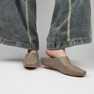 Women's Leather Open-Toe Mules - Casual Flat Low-Heeled Slippers for Summer Vacation, Trendy and Comfortable