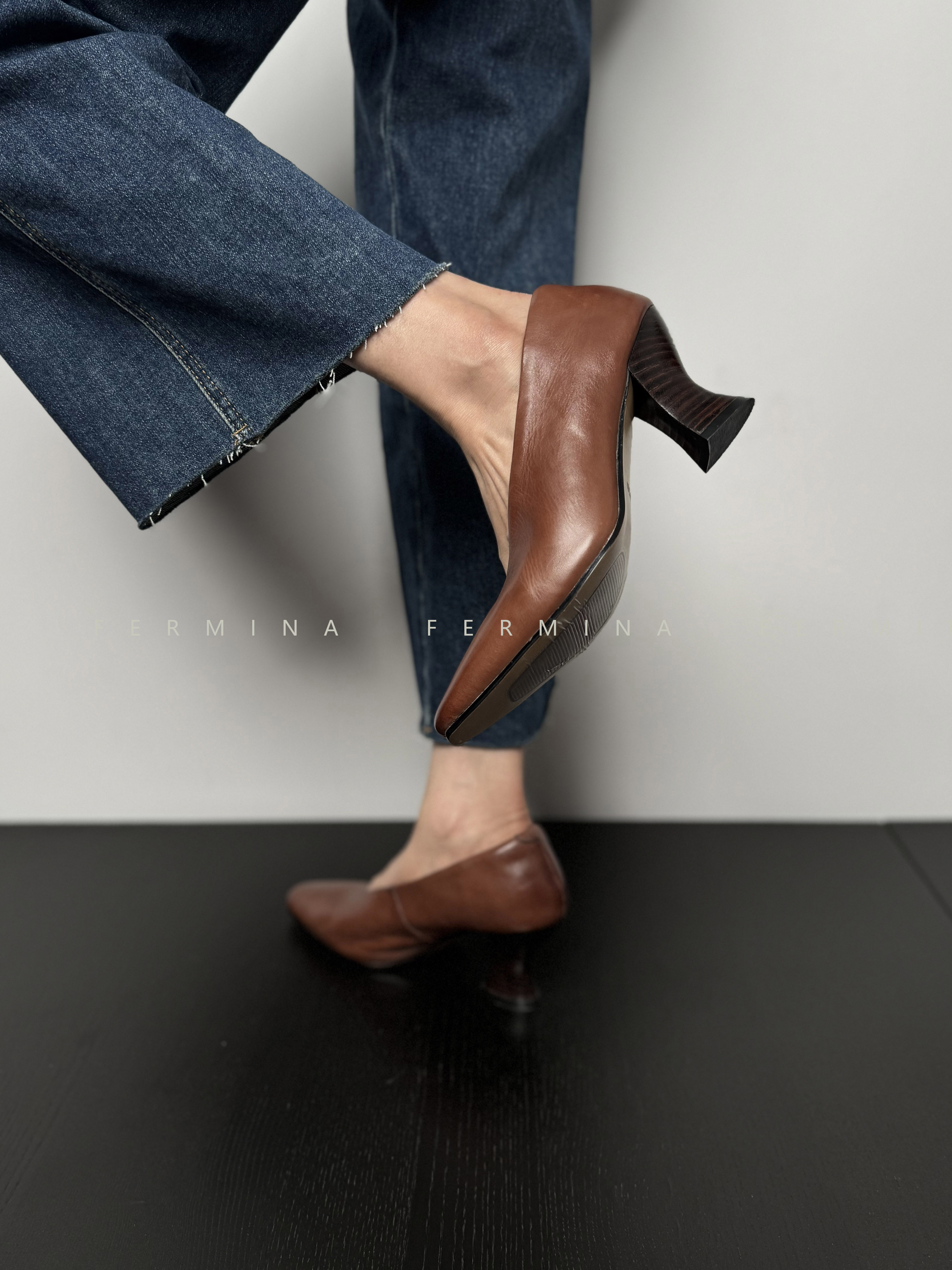 Women's Light Retro Thick Heel Single Shoes - Soft Cowhide Mid Heel Witch Style, Simple Versatile Footwear for Spring