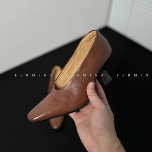 Women's Light Retro Thick Heel Single Shoes - Soft Cowhide Mid Heel Witch Style, Simple Versatile Footwear for Spring