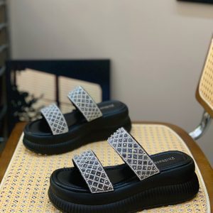 Women's Lightweight Rhinestone Slip-On Platform Sandals - Versatile & Comfortable Summer Style 2025