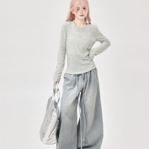 Women's Long Sleeve Slim Fit T-Shirt - Simple Layering Round Neck Chic Top for Spring 2025 - Sweet and Spicy Style
