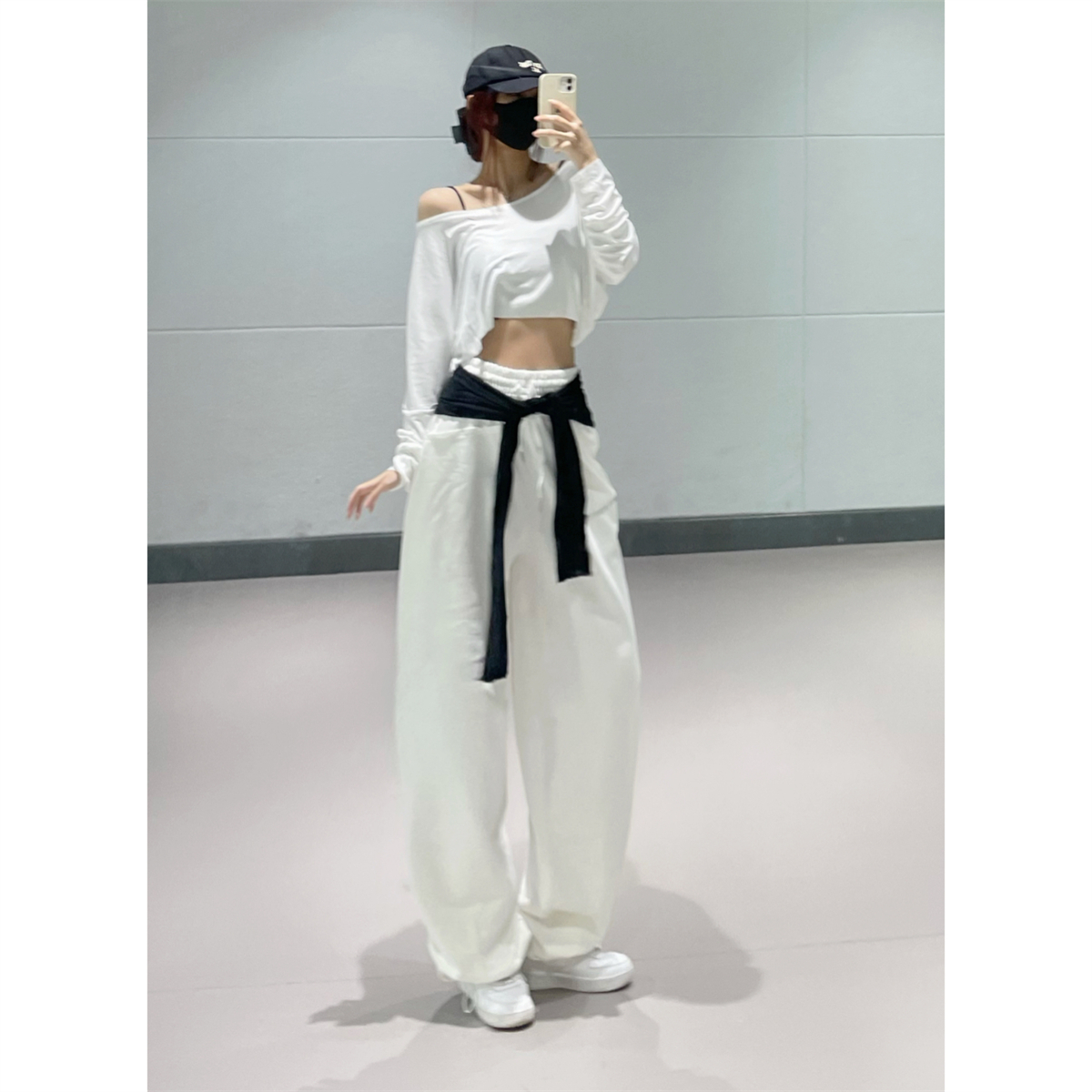 Women's Loose Off-Shoulder Long Sleeve Jazz Dance Crop Top - White Sun Protection T-Shirt for 90s Inspired Style