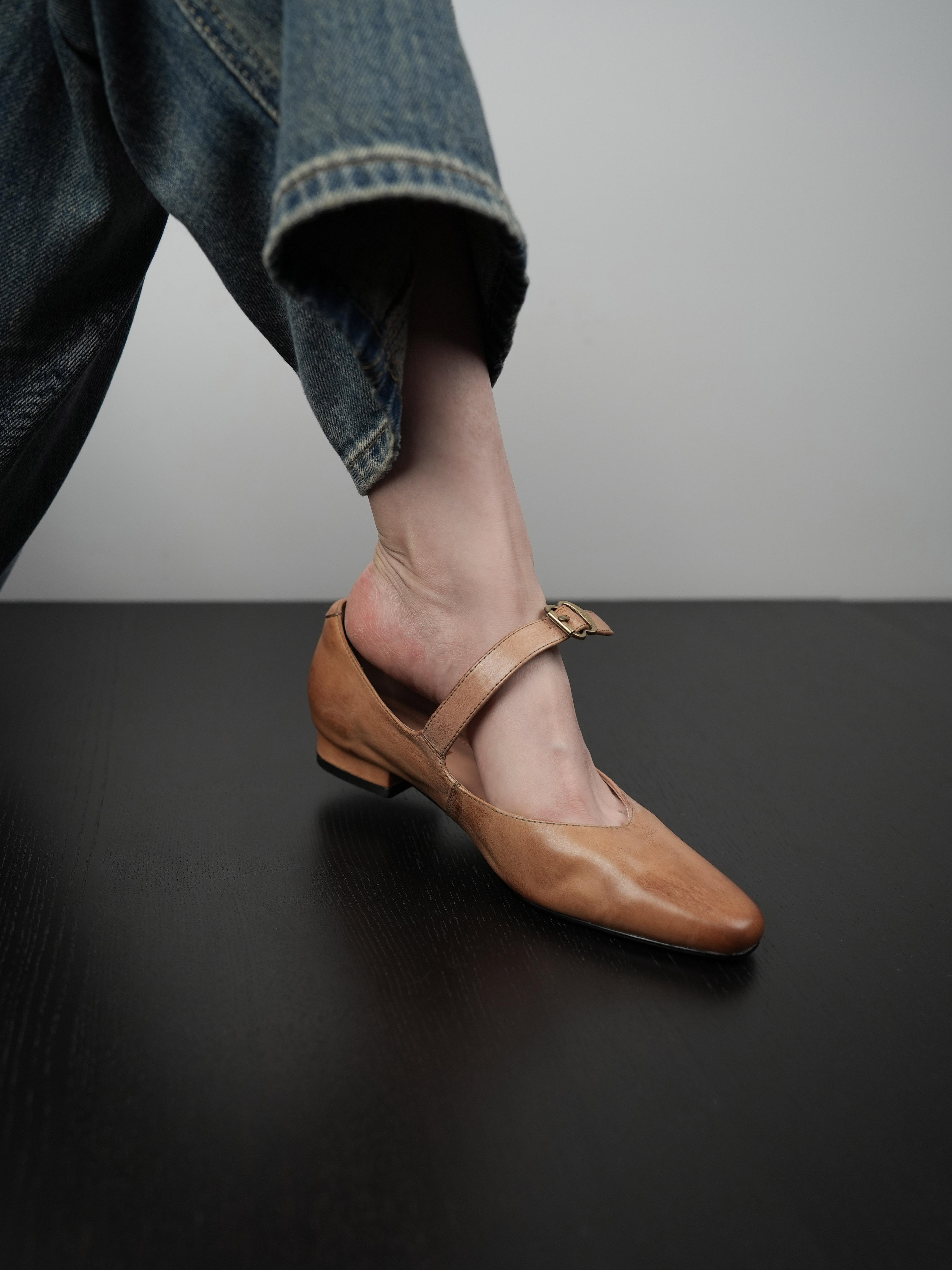 Women's Low-Heeled Mary Jane Shoes with Single Buckle - Retro Flat Commuting Work Shoes for Everyday Style