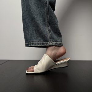 Women's Open-Toe Flat Wedge Slide Sandals - Simple White Vacation Slippers for Summer Outdoor Style