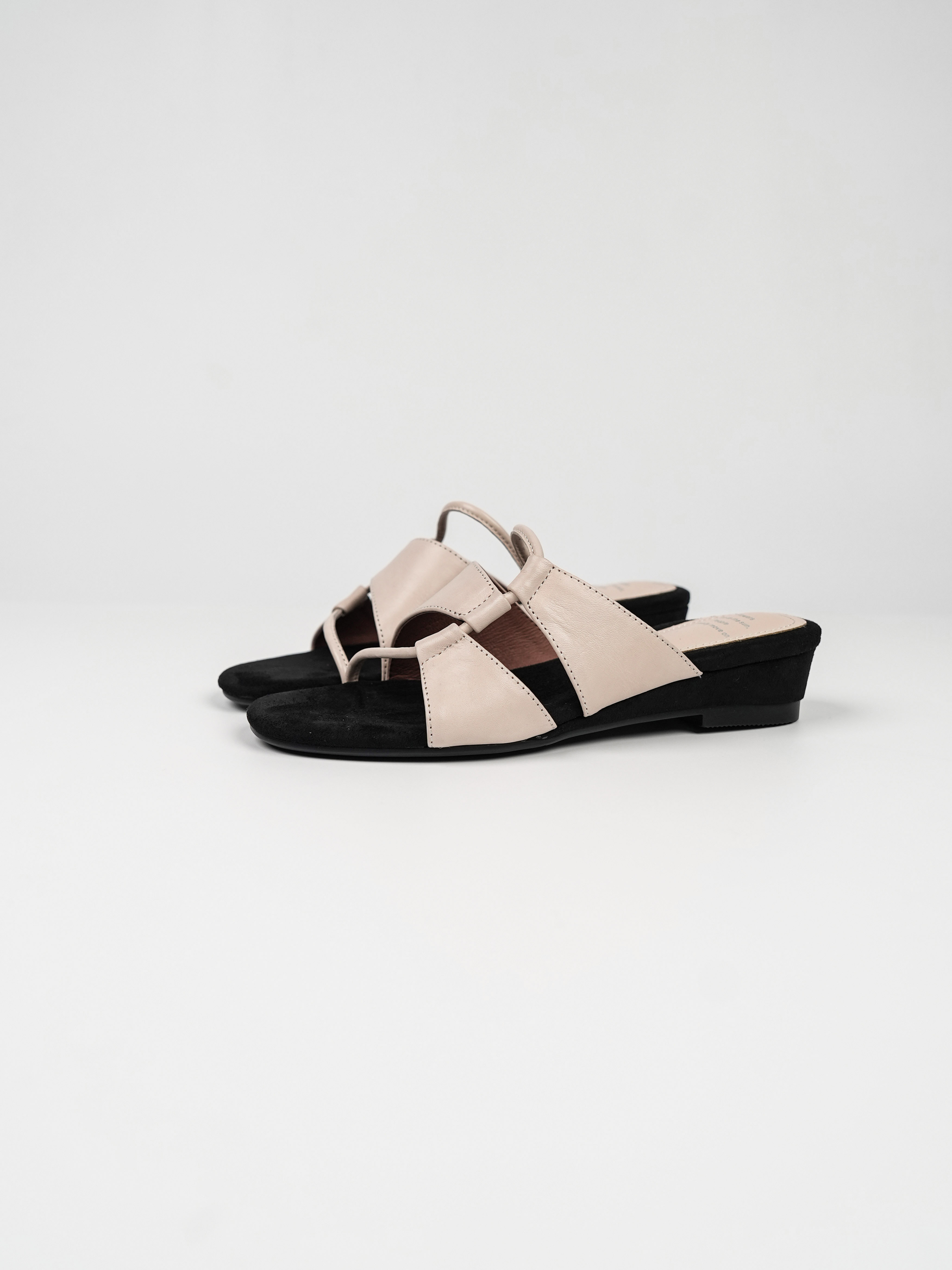 Women's Open-Toe Wedge Sandals - Minimalist Summer Slippers for Vacation, Outdoor Style, and Cool Temperament