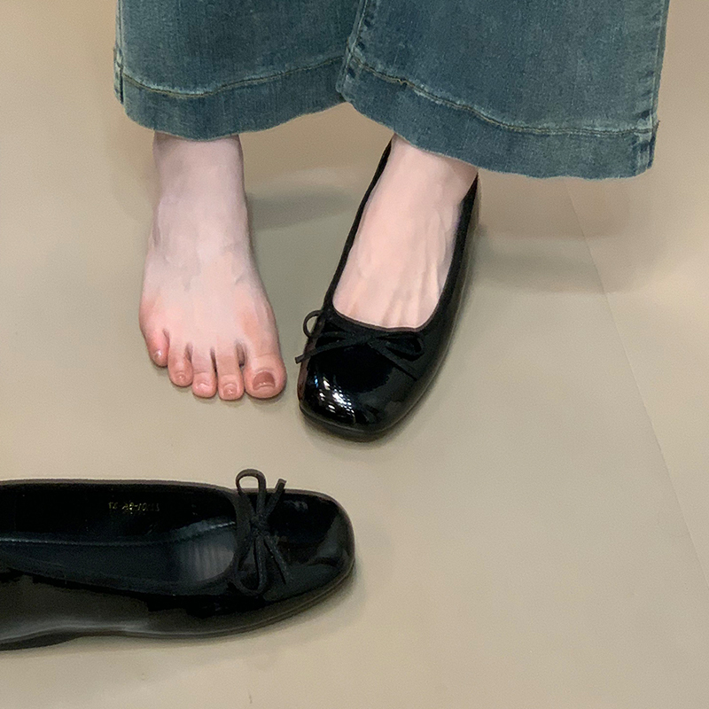 Women’s Patent Leather Bow Tie Flats - Versatile Evening Shoes with Hidden Height Increase, Perfect for Skirts and Dresses
