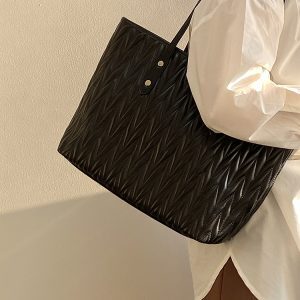 Women's Pleated Shoulder Tote Bag - Large Capacity Commuter Handbag for Spring Summer 2025 - Trendy Niche Design
