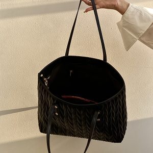 Women's Pleated Shoulder Tote Bag - Large Capacity Commuter Handbag for Spring Summer 2025 - Trendy Niche Design
