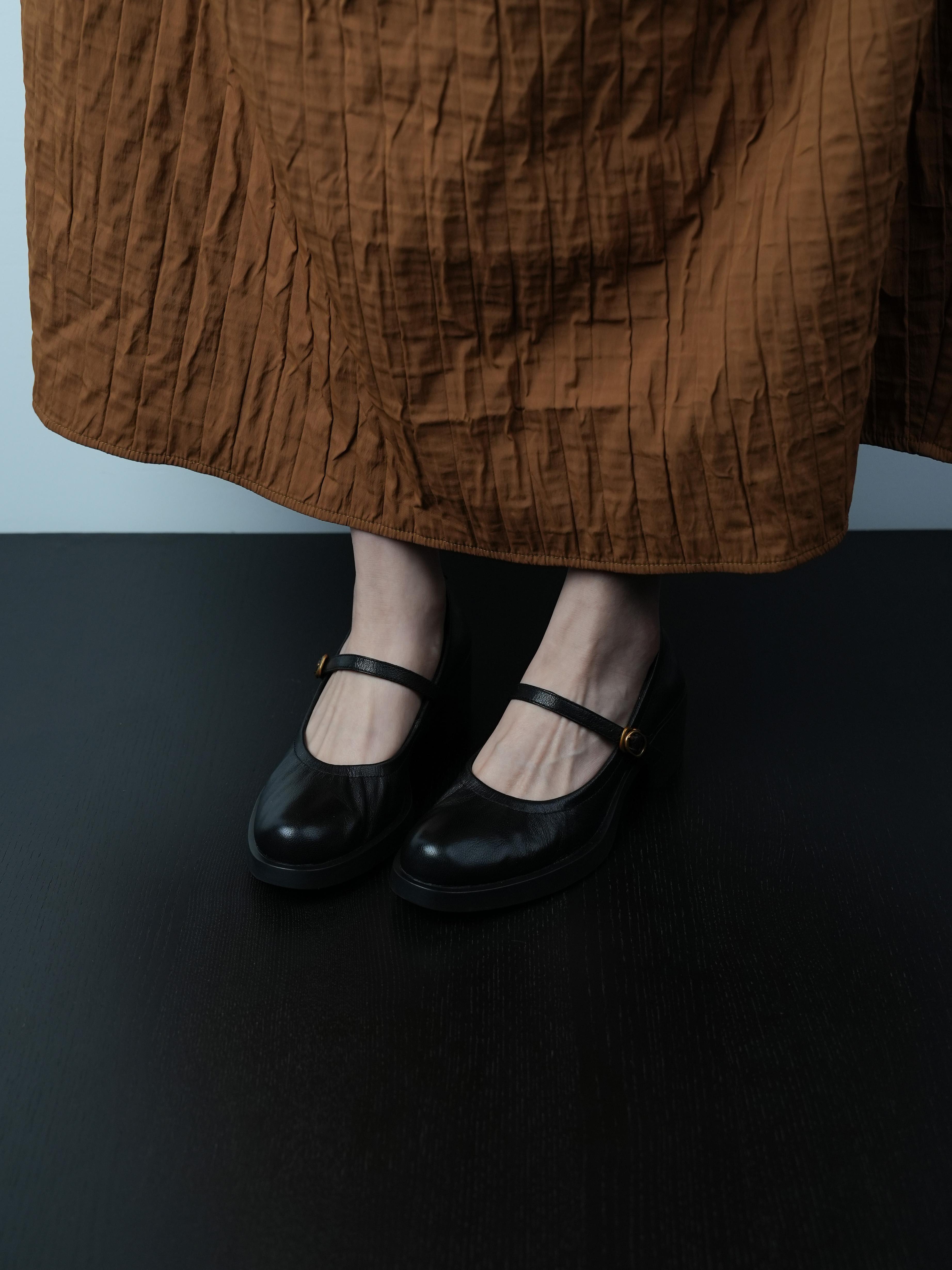Women's Round-Toe Low-Cut Mid-Heel Soft Leather Mary Jane Shoes with Single Buckle - Elegant Vintage Style Footwear